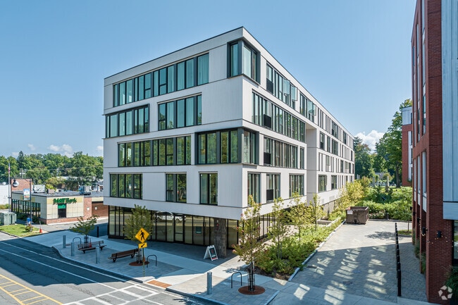 Building Photo - Eleven East Pleasant Rental