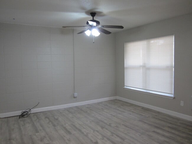 Photo - 109 Chicago Ave SE