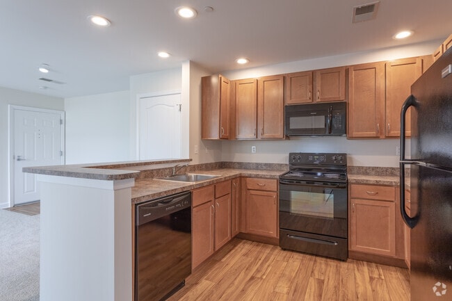 1BR, 1BA - 768 SF