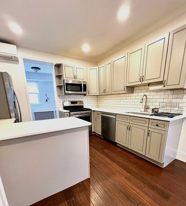 Building Photo - Stunning 4-Bedroom Townhome in the Heart of Fishtown! Available NOW!