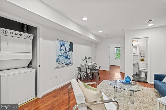 Photo - 1241 18th St NE Unit 3