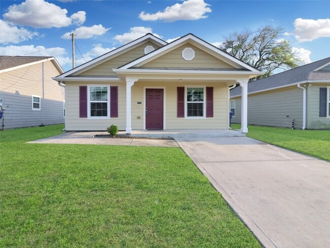 Building Photo - 7501 Blue Jay Dr