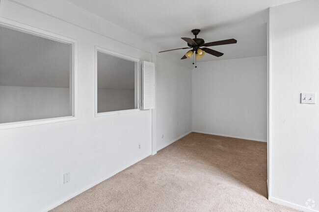 1BR, 1BA, Loft- 1,050SF - Loft