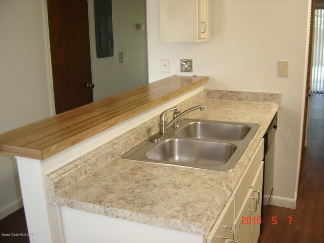 Photo - 292 W Towne Pl
