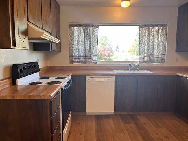 Photo - Two Level G Section Home!