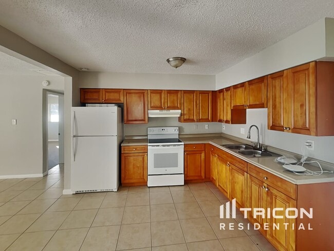 Photo - 1440 Overlea St