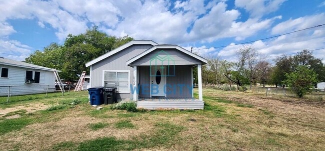 Building Photo - 1202 E 11th Ave Rental