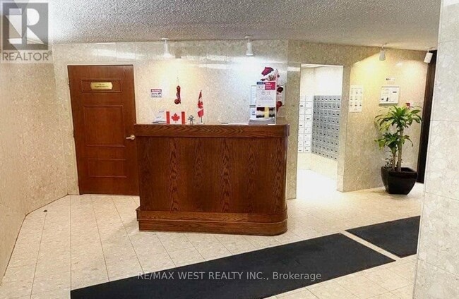Photo - 60 Pavane Linkway Unit 812