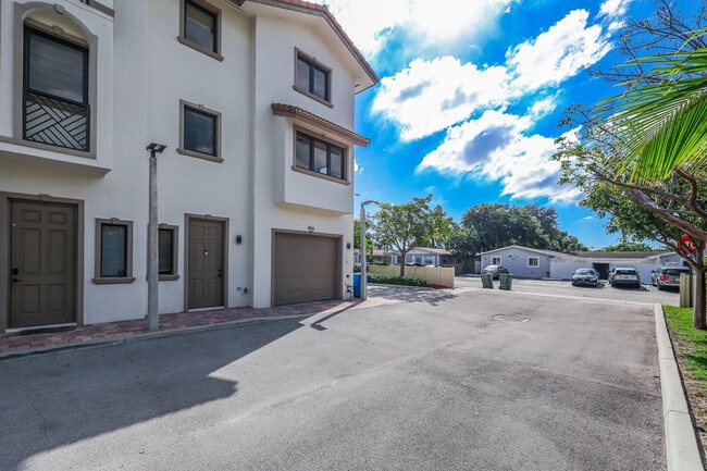 Photo - 456 NW 41st St