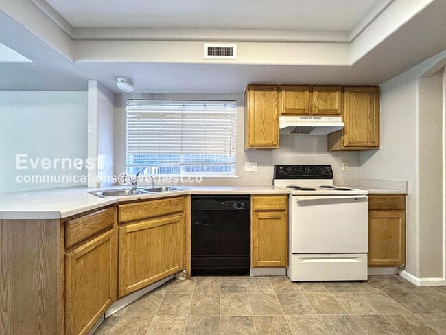 Photo - 4079 Perth St