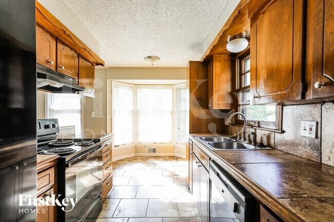 Photo - 8921 E 90 Terrace