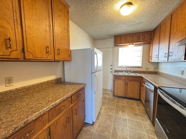 Photo - 805 W Dean Ave