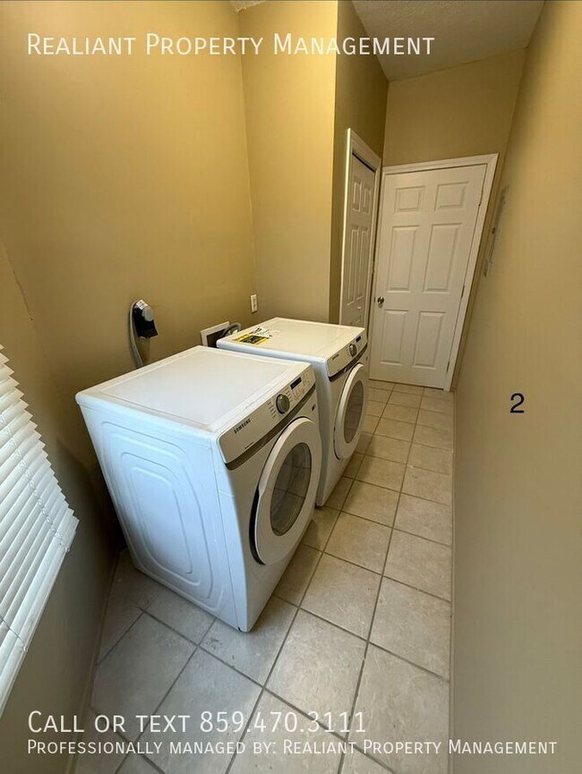 Photo - 711 W Maxwell St Unit 2