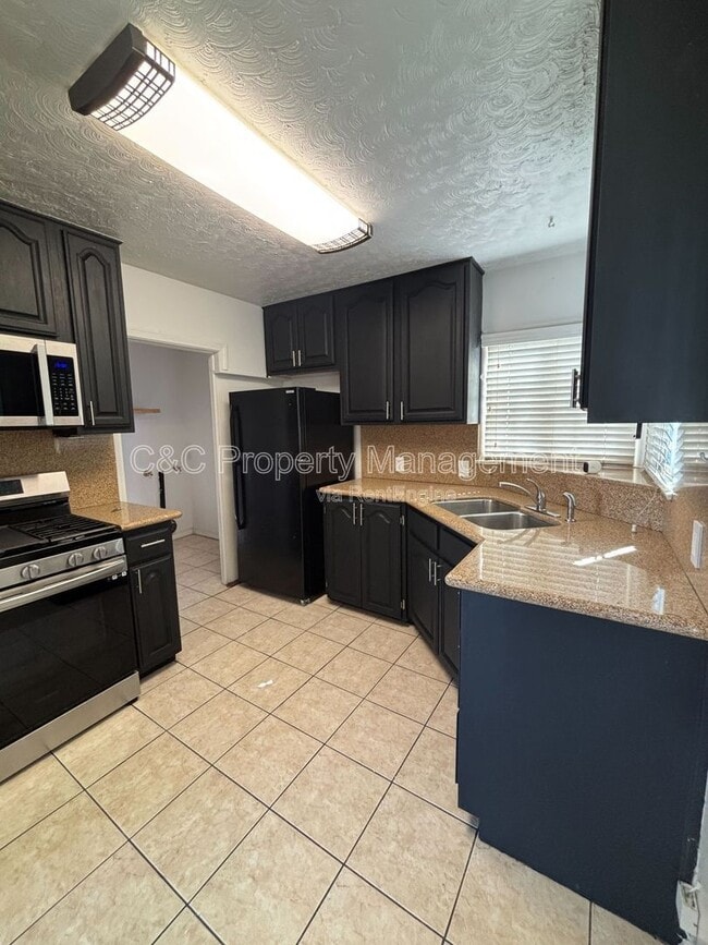 Photo - 1408 E 142nd St