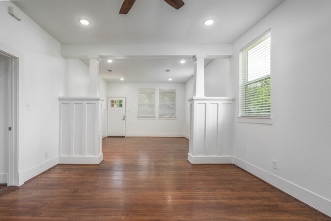 Photo - 2311 Lee St