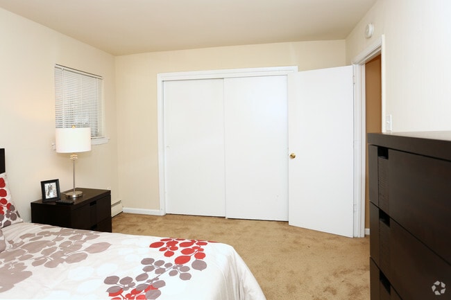 Photo - Presidential Square Apartments