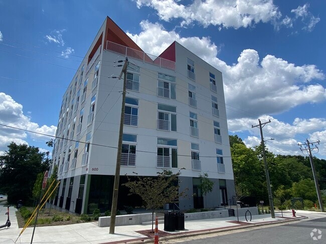 Building Photo - 600 S Duke St Unit 15 Rental