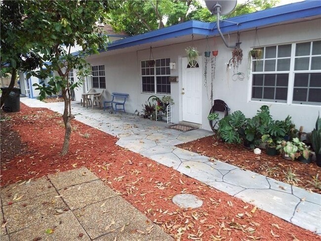 Building Photo - 898 NE 39th St Unit 2