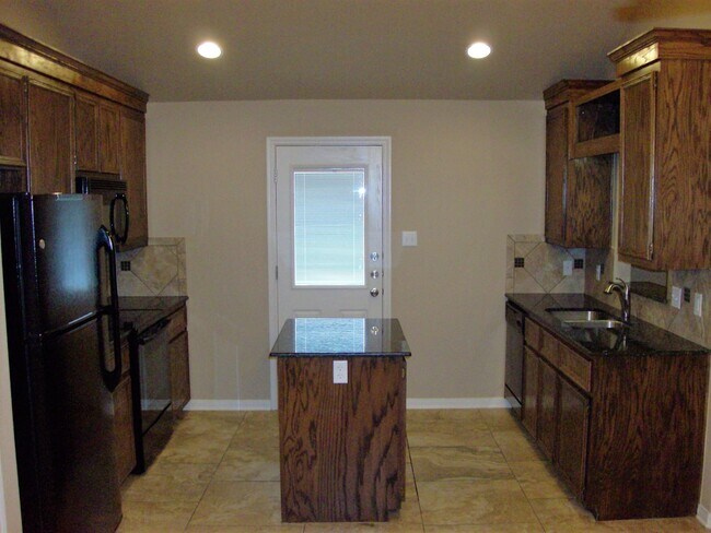 Photo - Available 7/13/26 Charming 2 Bed / 2 Bath Duplex Near Bunny