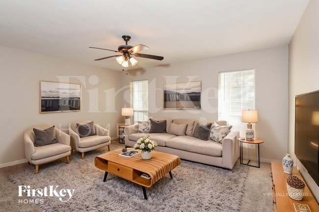 Photo - 6582 Wellington Square