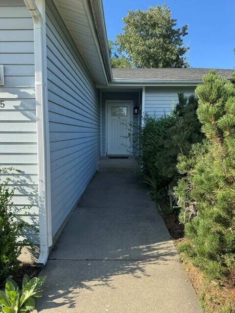 915 Dee Ct