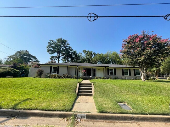 Photo - 1105 Wilma St House