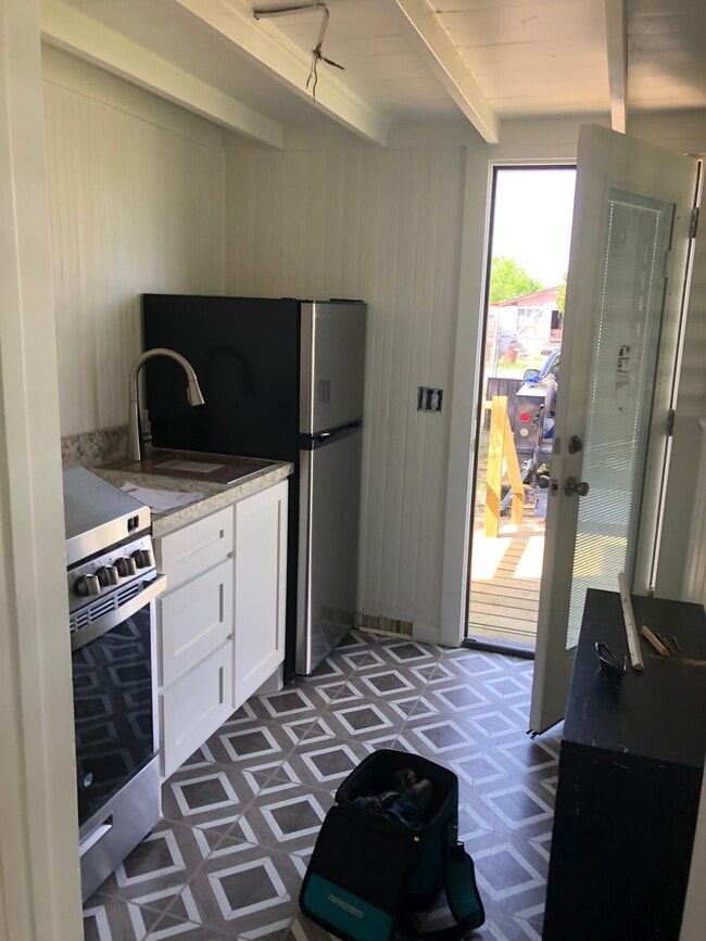 Photo - 112 E Scott St