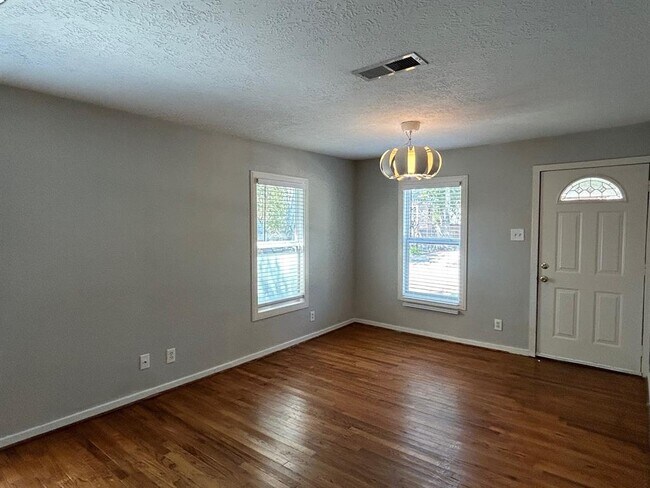 Photo - 720 Woodland St