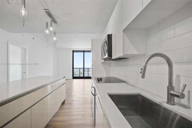 Photo - 101 Diplomat Pkwy Unidad 2604