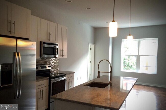 Photo - 701 N 2nd St Unit 3R