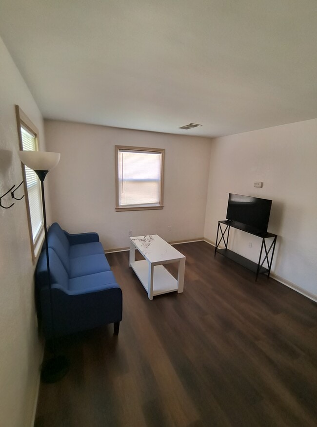2021 S Harris Ave Unidad Fully Furnished 1-BR 1-BA