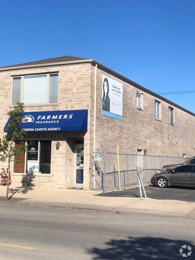 Building Photo - 6118 W 63rd St Unit 2 Rental