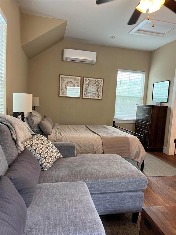 Modern Garage Apartment in Crestview Neighborhood!  Fully Furnished