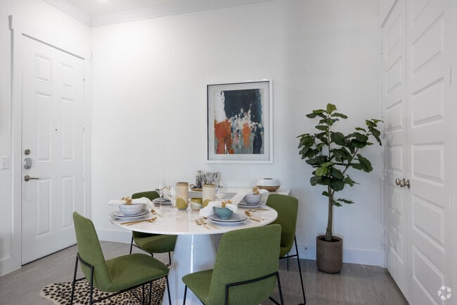 1BR, 1BA - 798SF