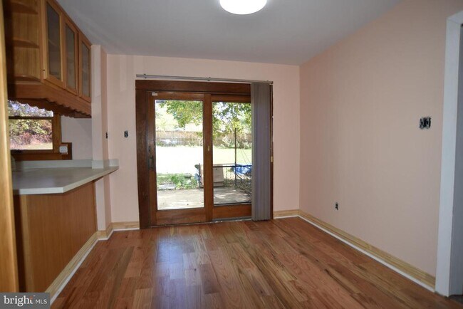 Photo - 4011 Lees Corner Rd