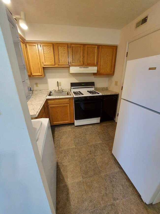 Photo - 1505 Gerrard Ave Unit 1505 Gerrard Avenue