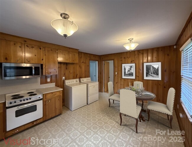 Photo - 1521 Woodhill Ln