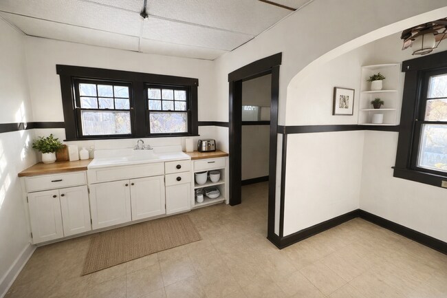 Photo - 3545 Winthrop Ave