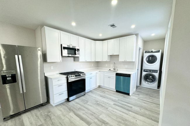 Photo - 51 Burrell St Unit R