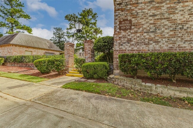 Photo - 14719 Barryknoll Ln Unidad 56