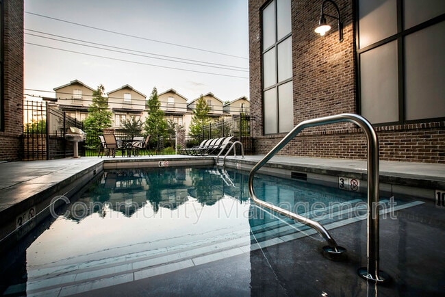 Photo - 333 E Boyd Dr