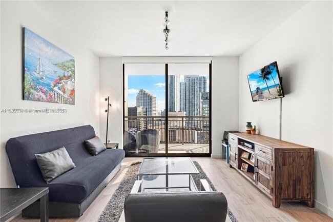 Building Photo - 999 SW 1st Ave Unit 1811