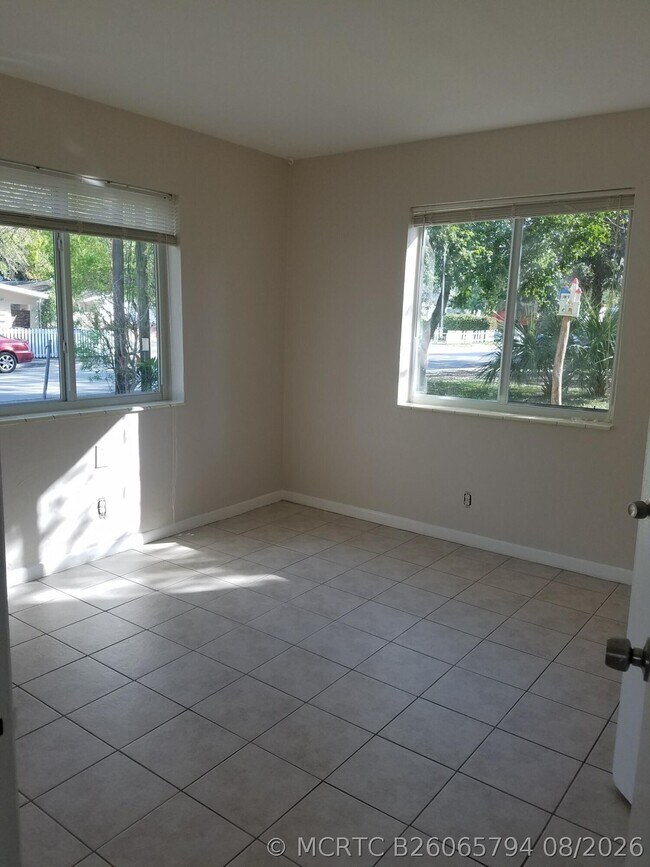 Photo - 300 SW 10th Ave