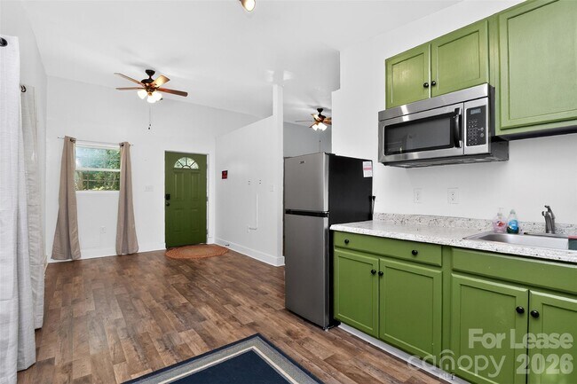 Photo - 1954 Garibaldi Ave