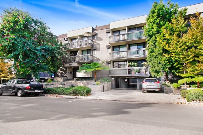 Photo - 727 Westbourne