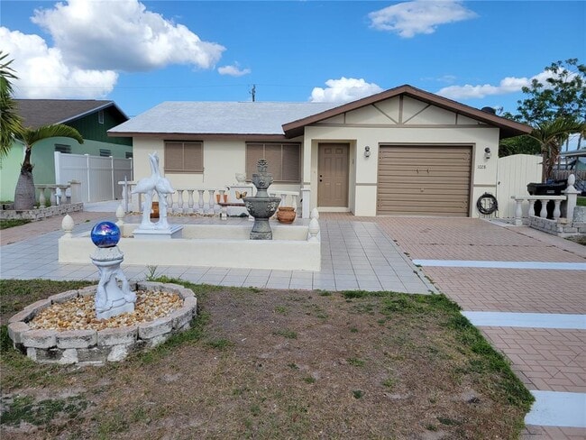 Building Photo - 1028 Lillian St