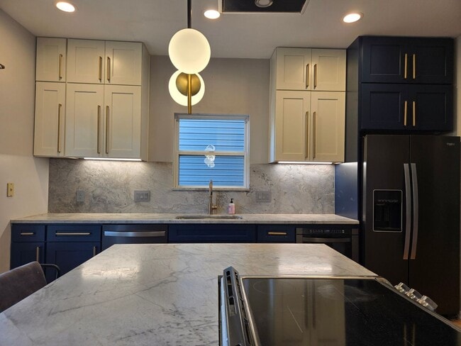 Photo - 929 Weninger Cir