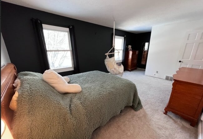 Photo - 3430 Urbandale Ln N