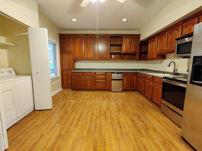 Photo - 701 Yorkshire Rd NE Unit Terrace level suite