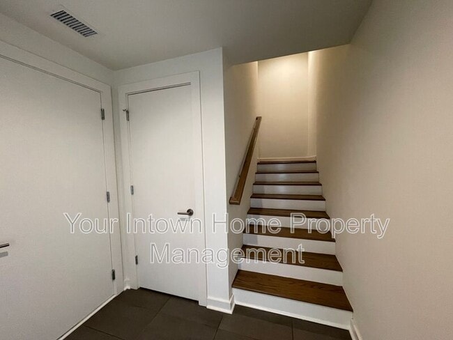 Photo - 504 Rankin St NE